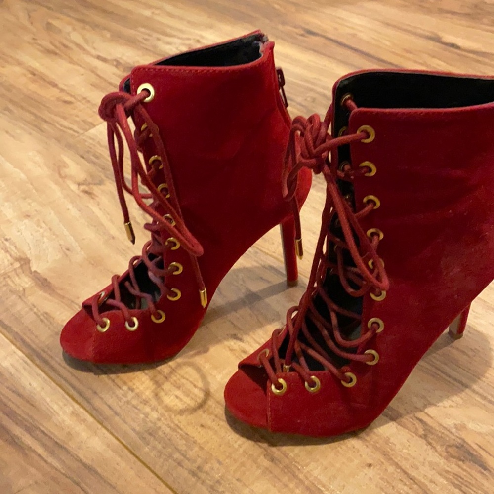 Red Miss Lola heels. Size 5.5.